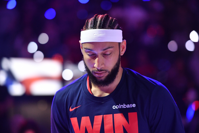 哈登：传奇球星却低调谦逊，不摆谱的普通人魅力解析